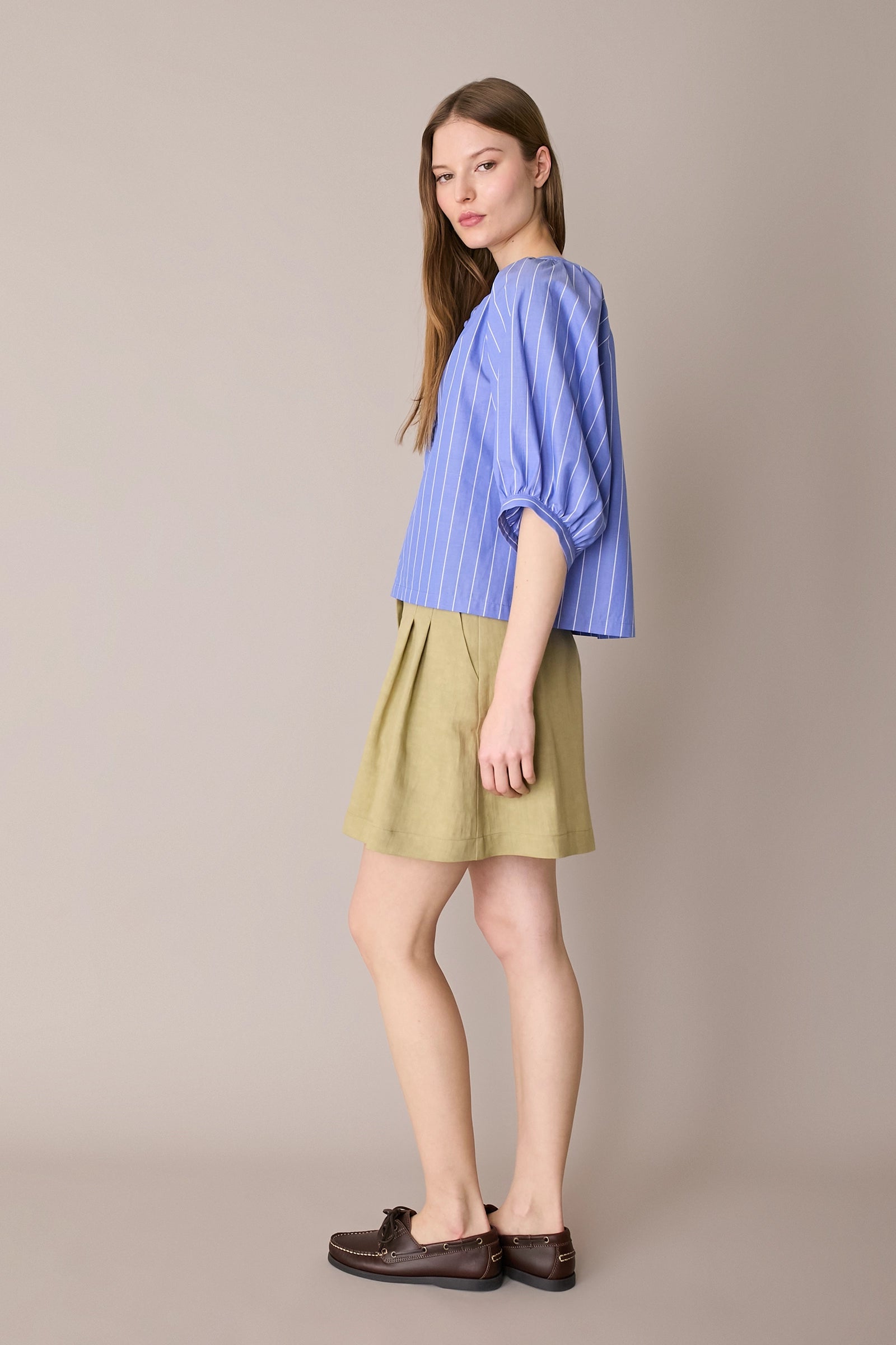 Shorts in blend di lino con pinces