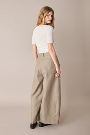 Pantaloni in lino con pinces