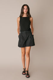 Pantaloncini con pinces