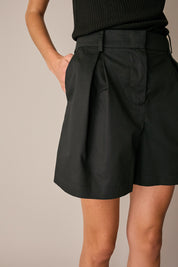 Pantaloncini con pinces