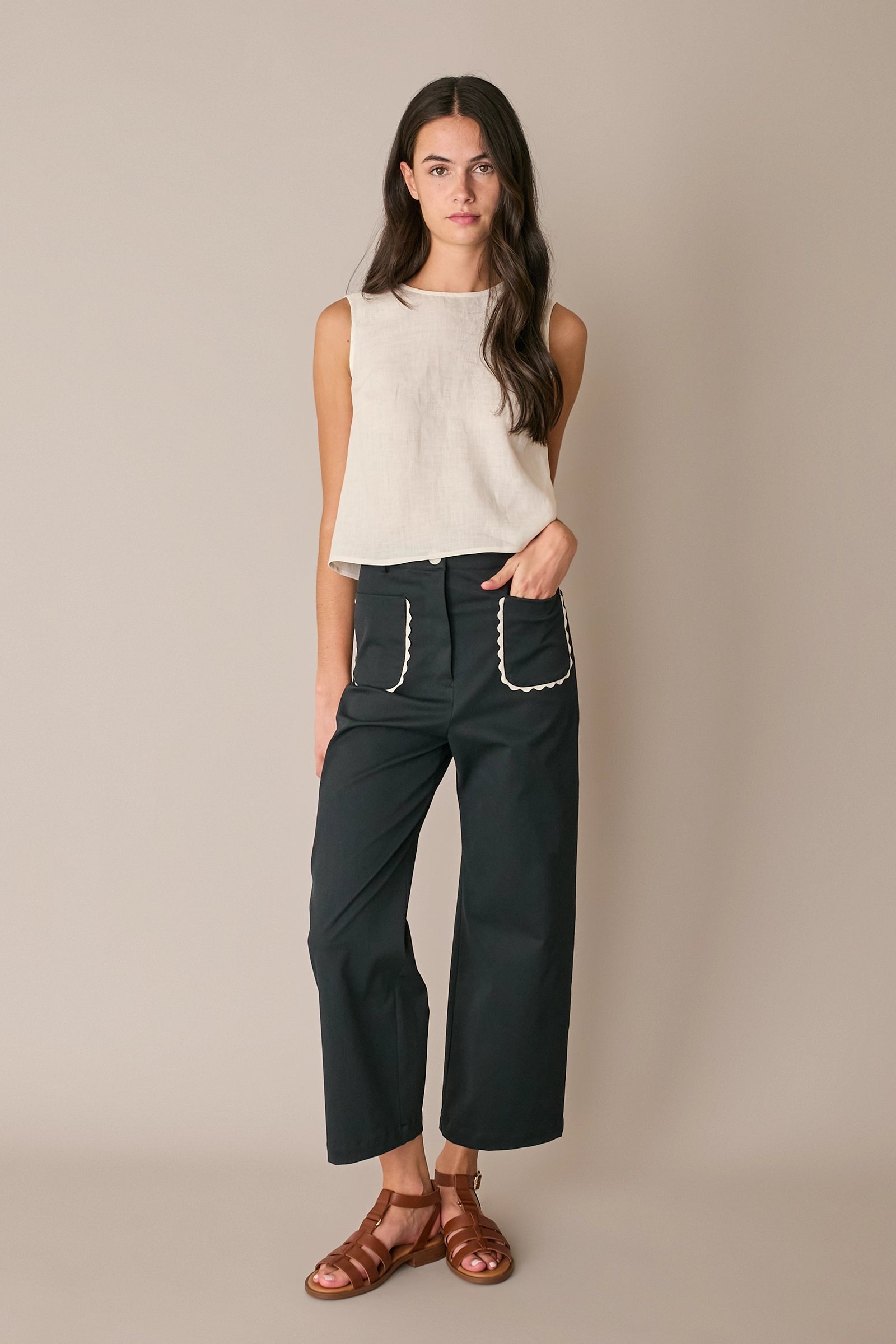 Wide-leg trousers with contrast trim
