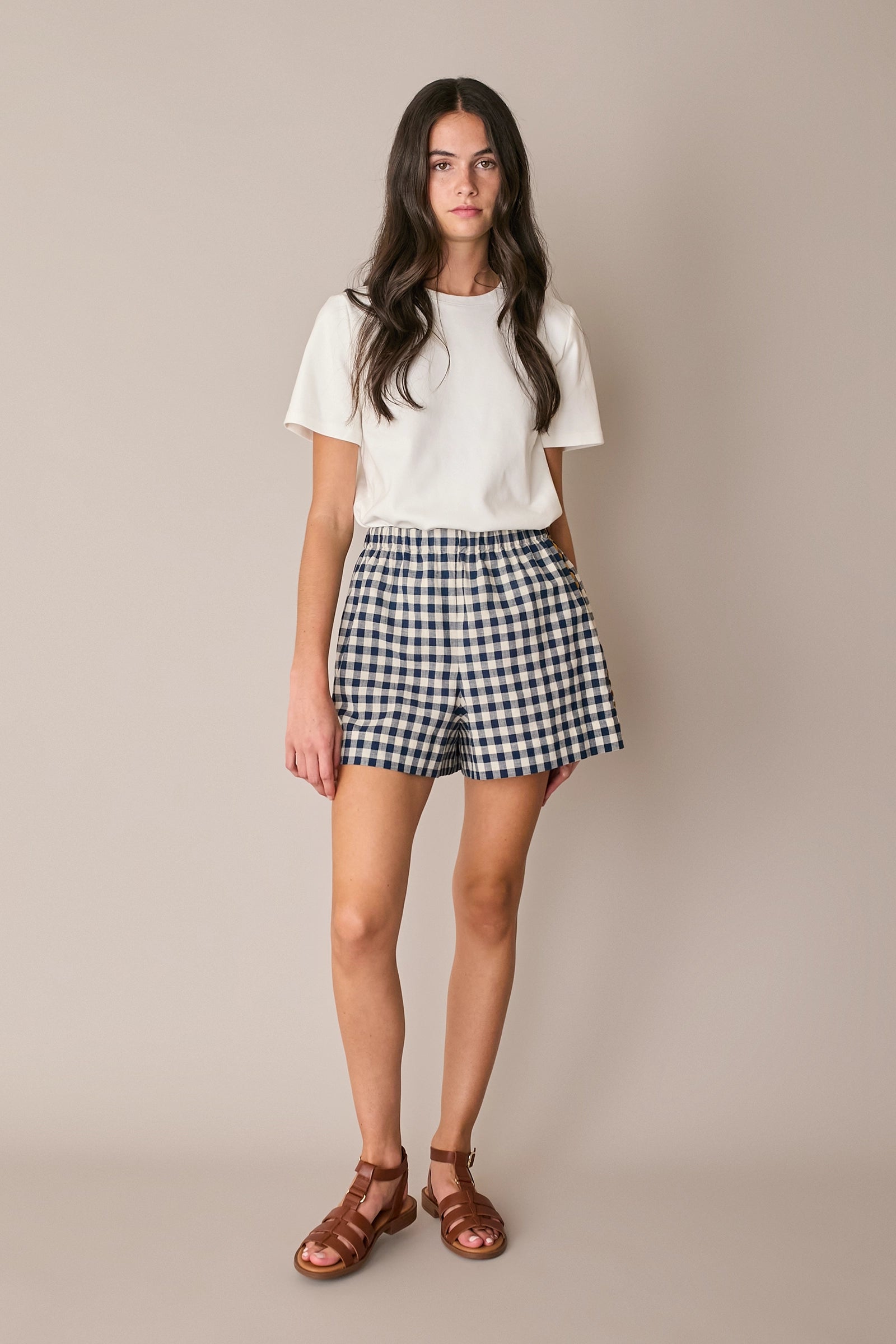 Elastic-waist shorts with contrast trim