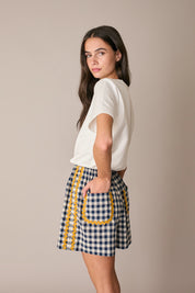 Elastic-waist shorts with contrast trim