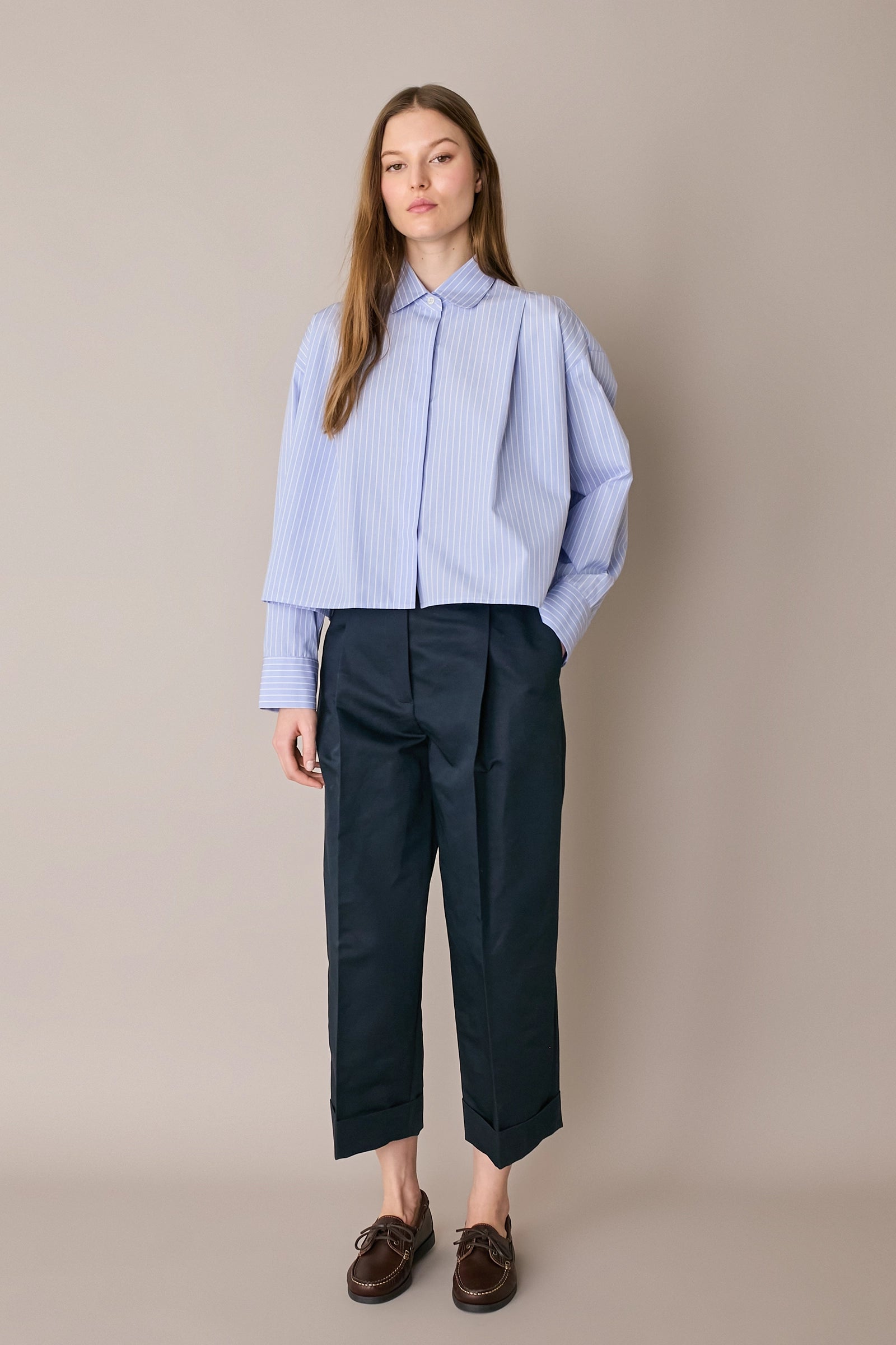 Pantaloni in blend di lino con piega e risvolto