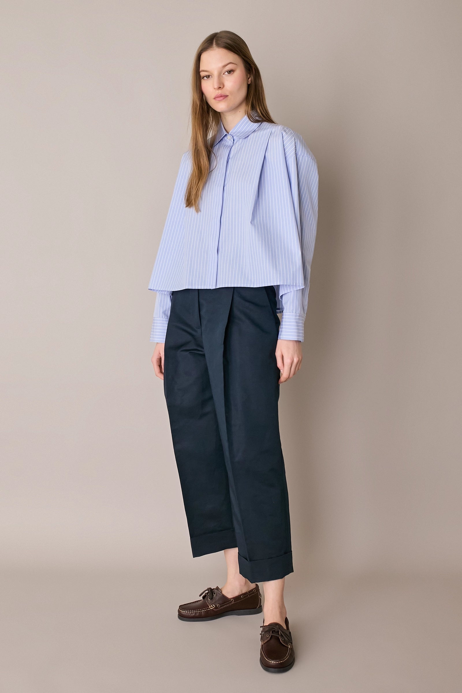 Pantaloni in blend di lino con piega e risvolto