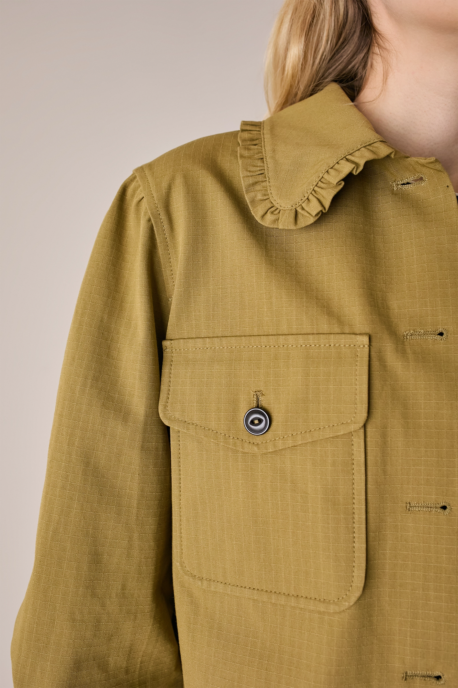 Giacca in cotone ripstop con colletto volant