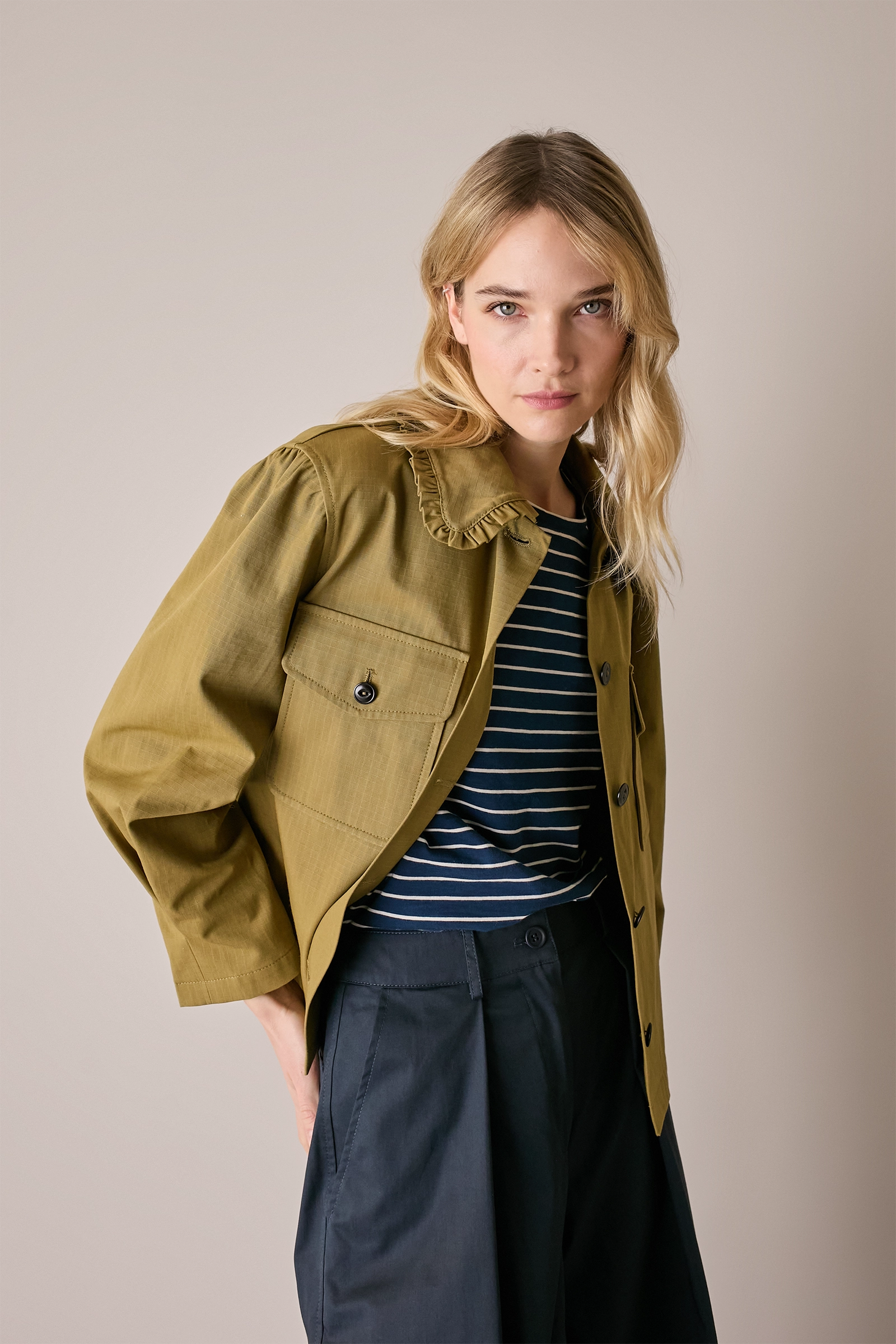 Giacca in cotone ripstop con colletto volant