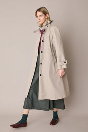 Trench con colletto volant