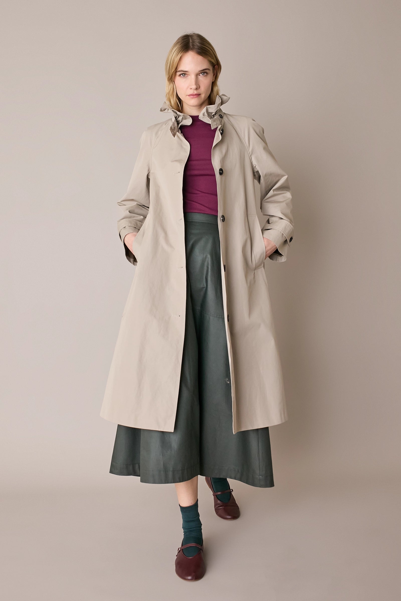 Trench con colletto volant