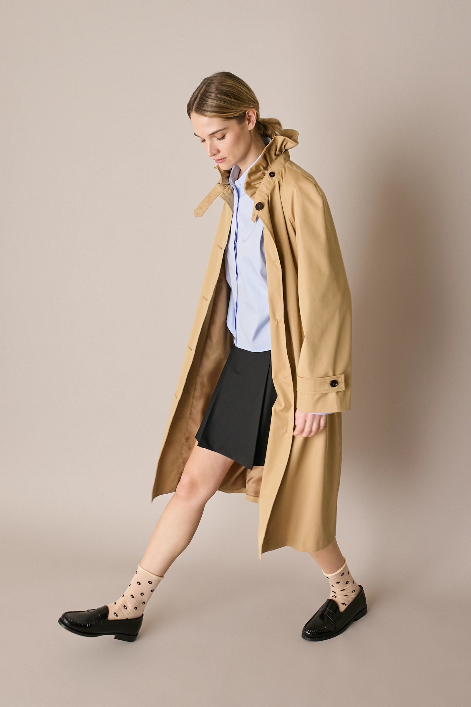 Trench con colletto volant