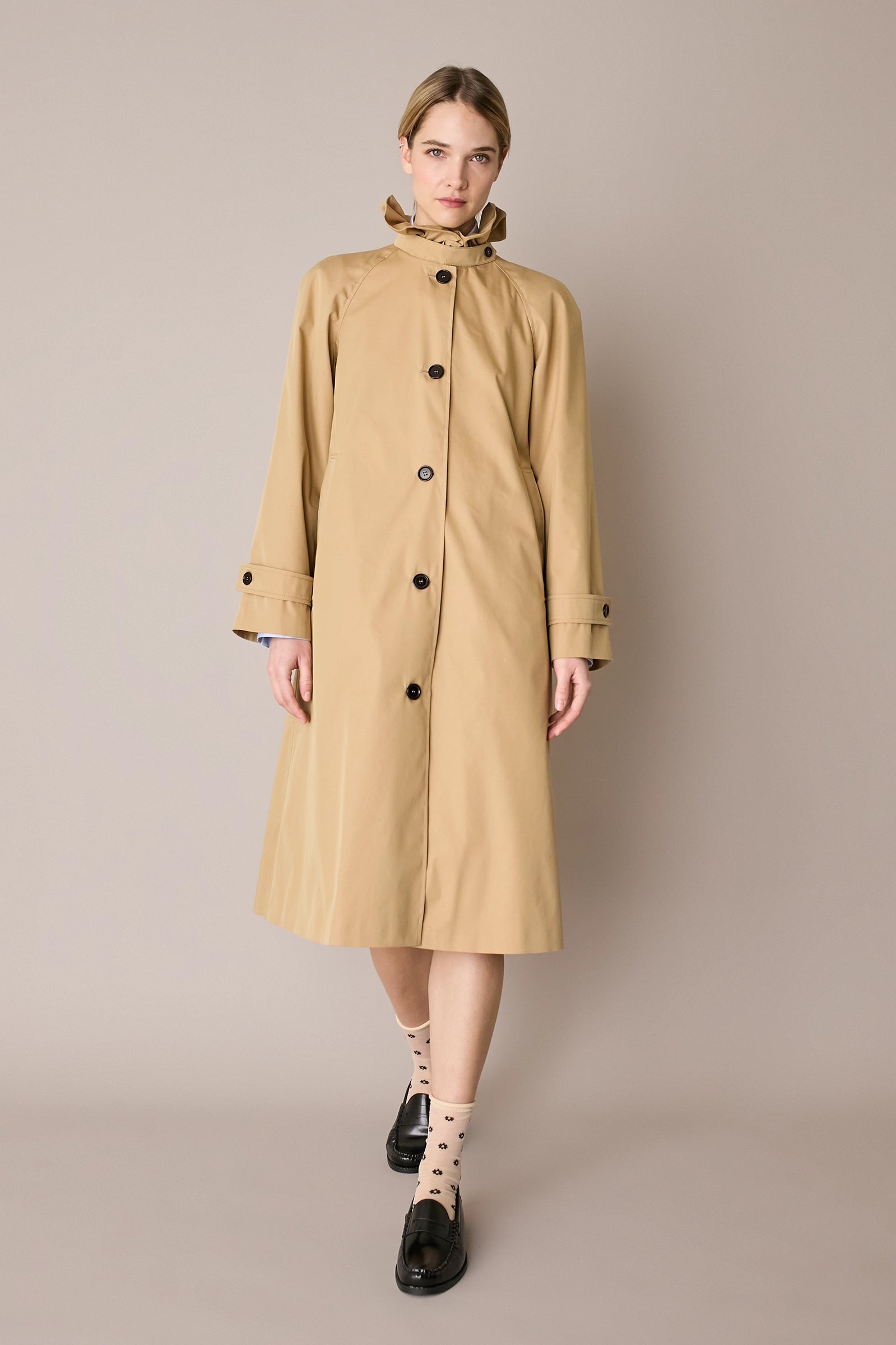 Trench con colletto volant