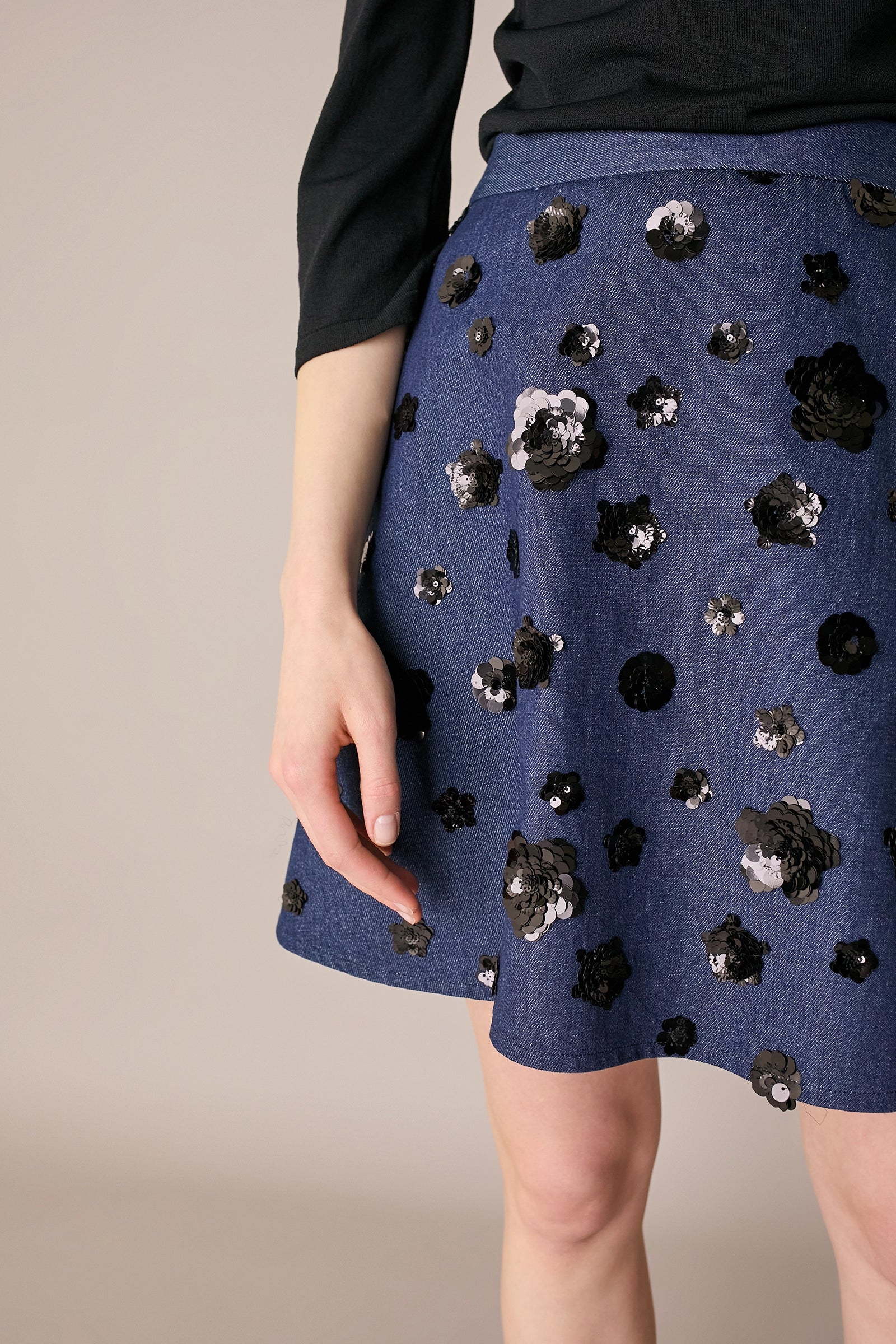Gonna in denim con ricami paillettes