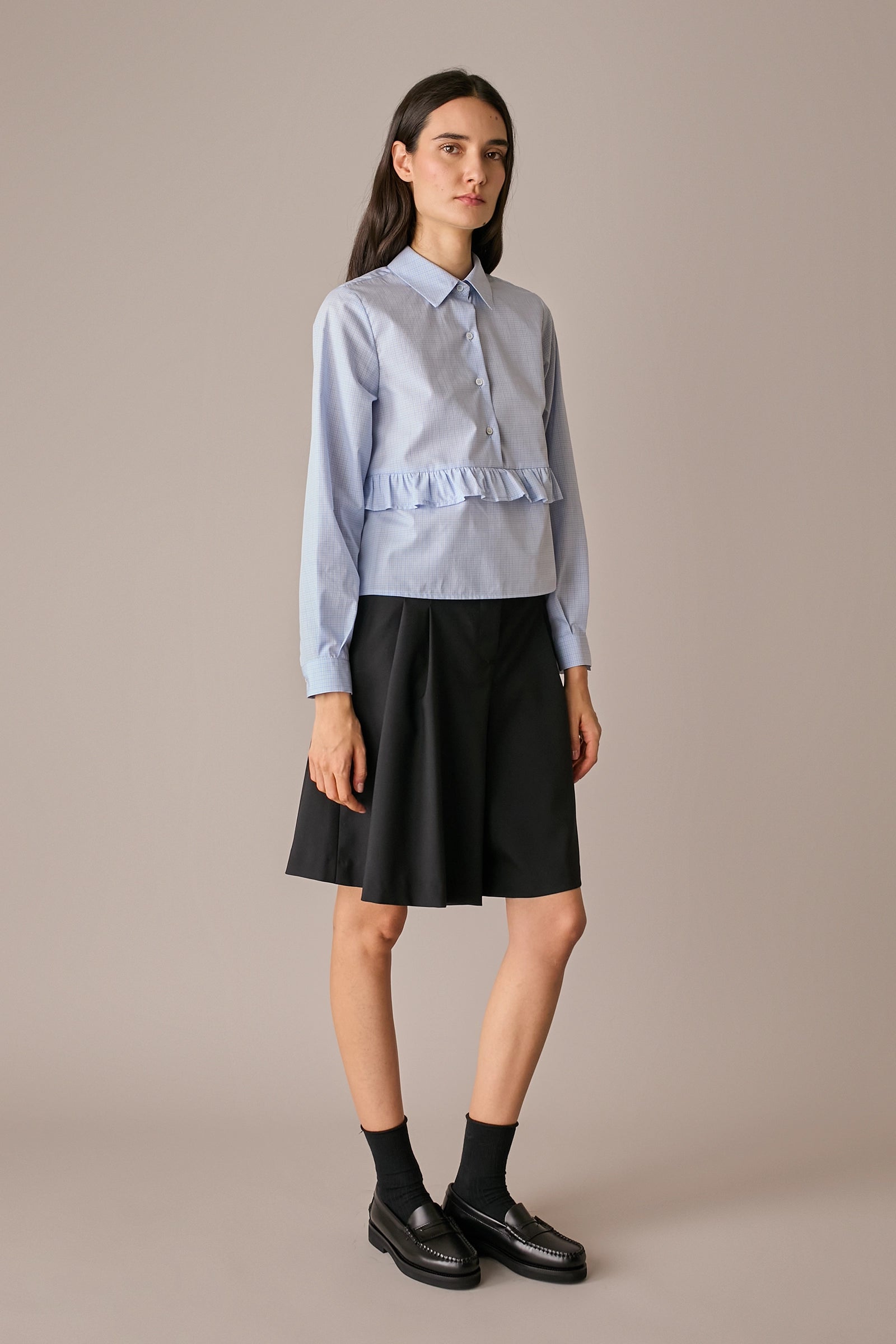 camicia con volant quadretto azzurro, volant frontale e posteriore