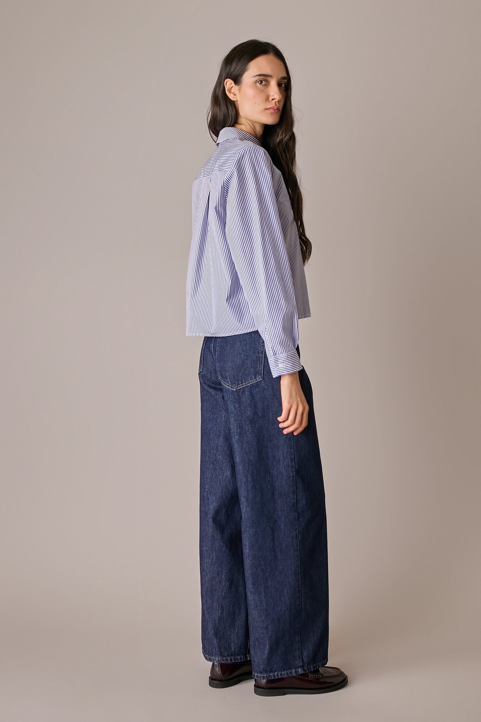 camicia con colletto stondato righe bianco e blu