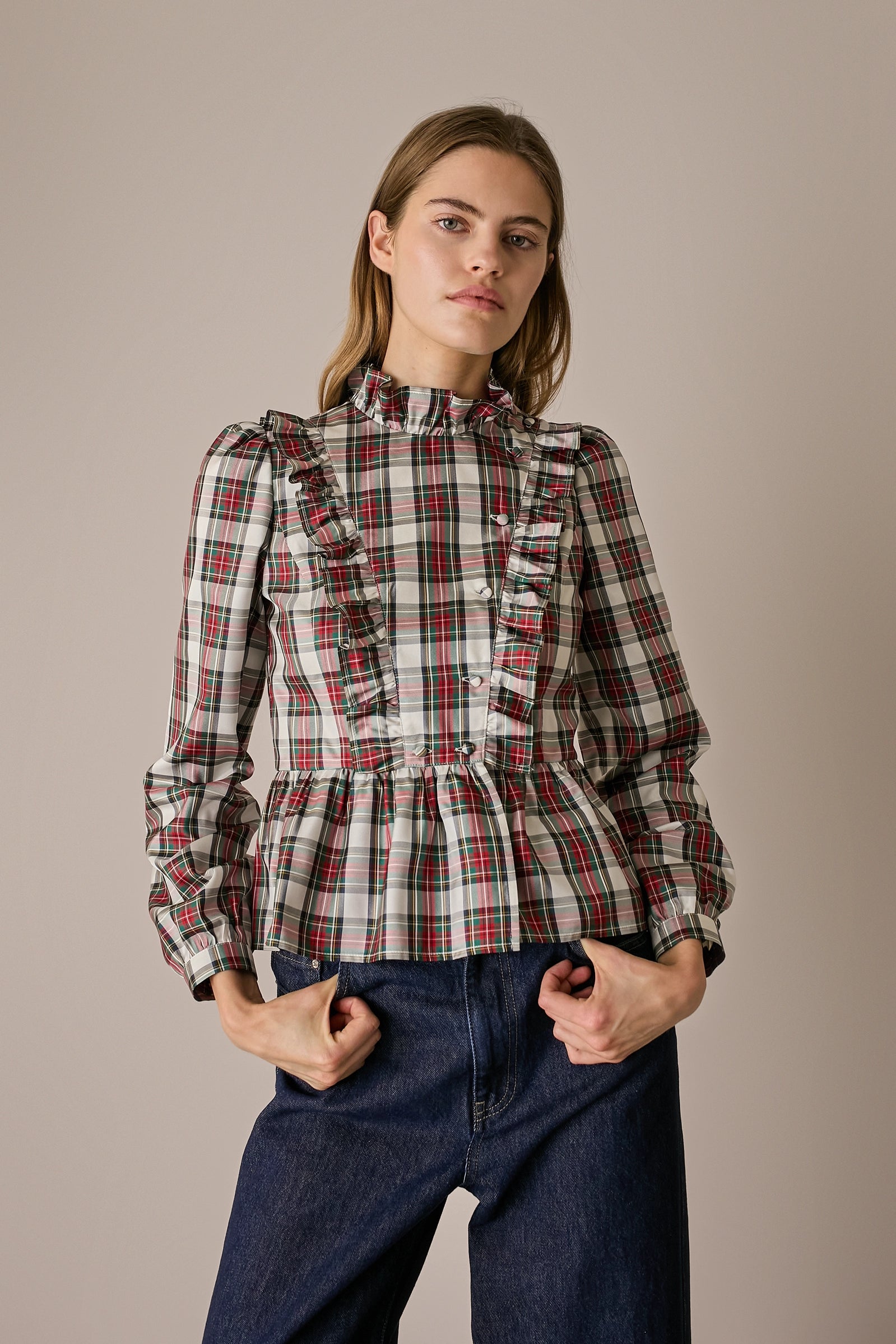 Camicia in seta tartan con rouches tartan verde con maniche a sbuffo
