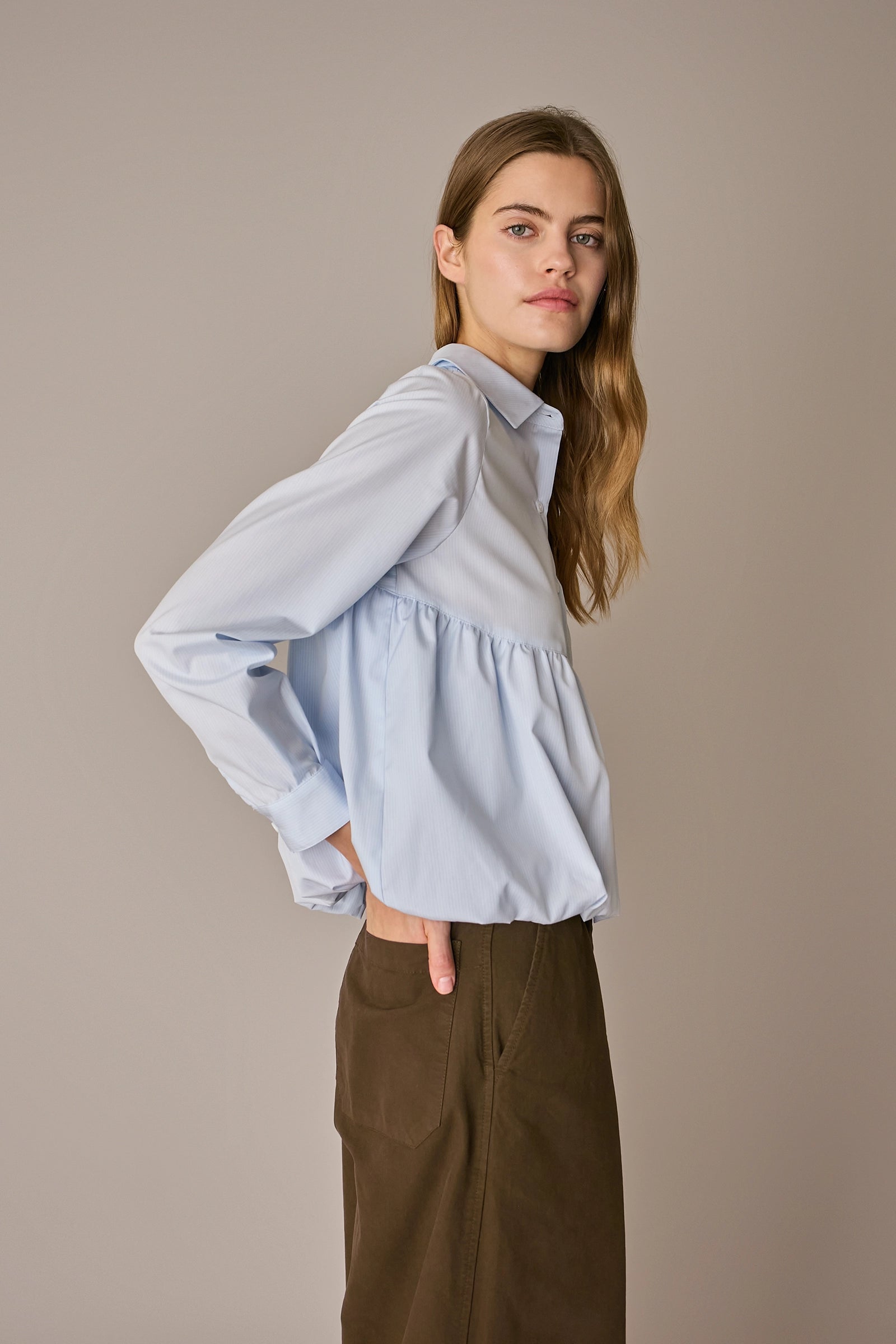 Camicia a palloncino righe azzurre, vestibilità regolare e struttura in cotone