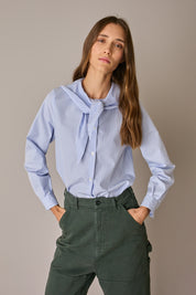 Camicia con colletto foulard
