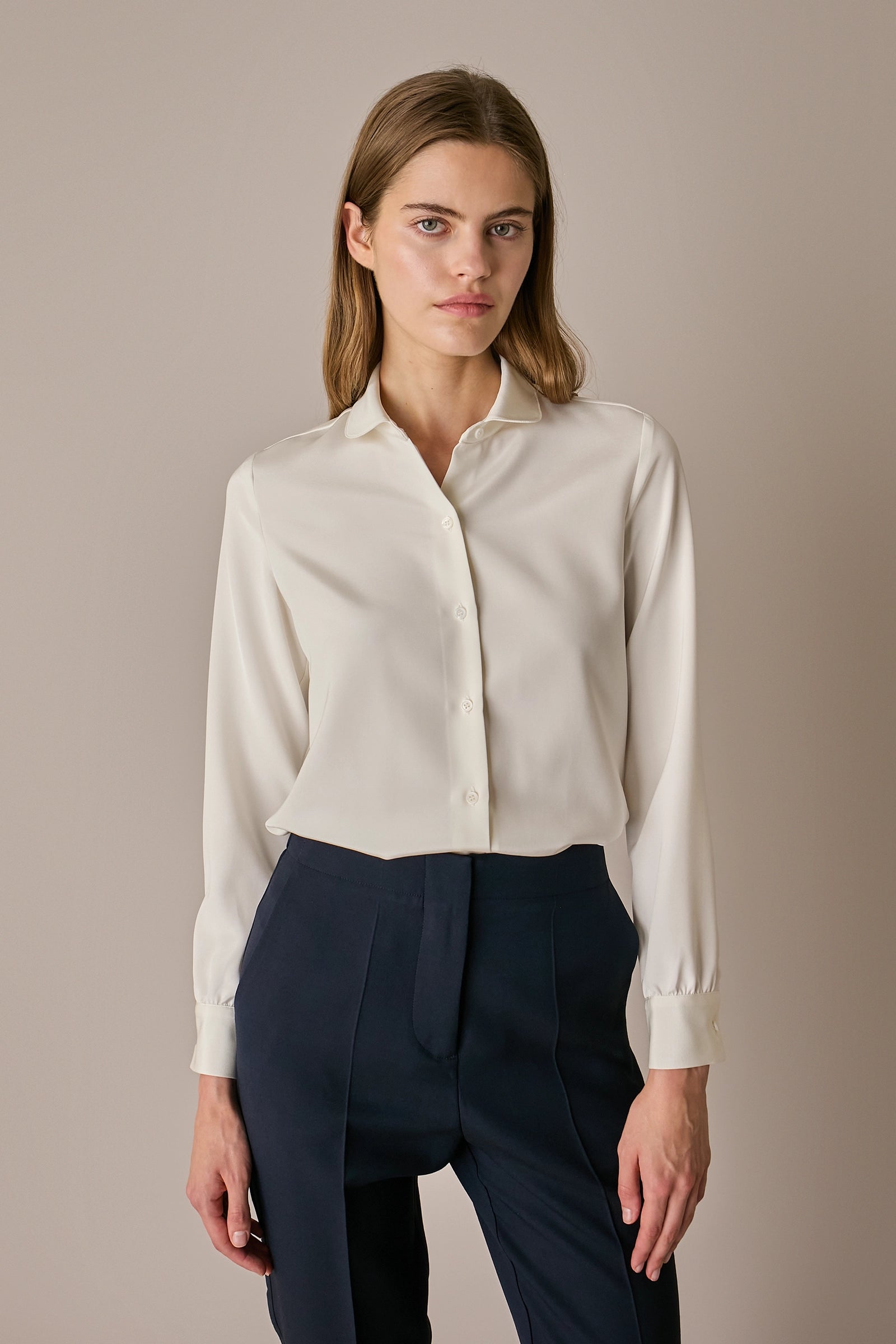 Camicia in seta stretch con colletto stondato
