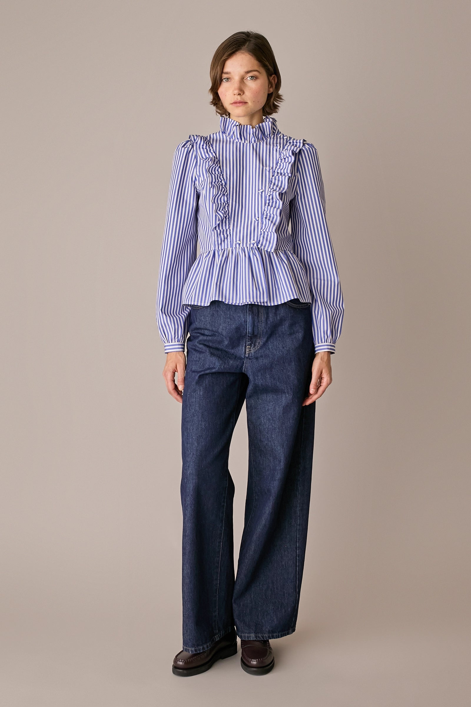 Camicia in cotone con rouches righe bianche e blu, side button fastening in cotone
