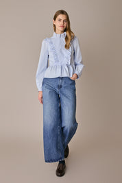 Camicia in cotone con rouches righe azzurre in cotone, volant