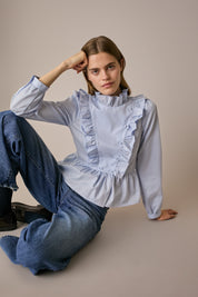 Camicia in cotone con rouches righe azzurre con abbottonatura laterale