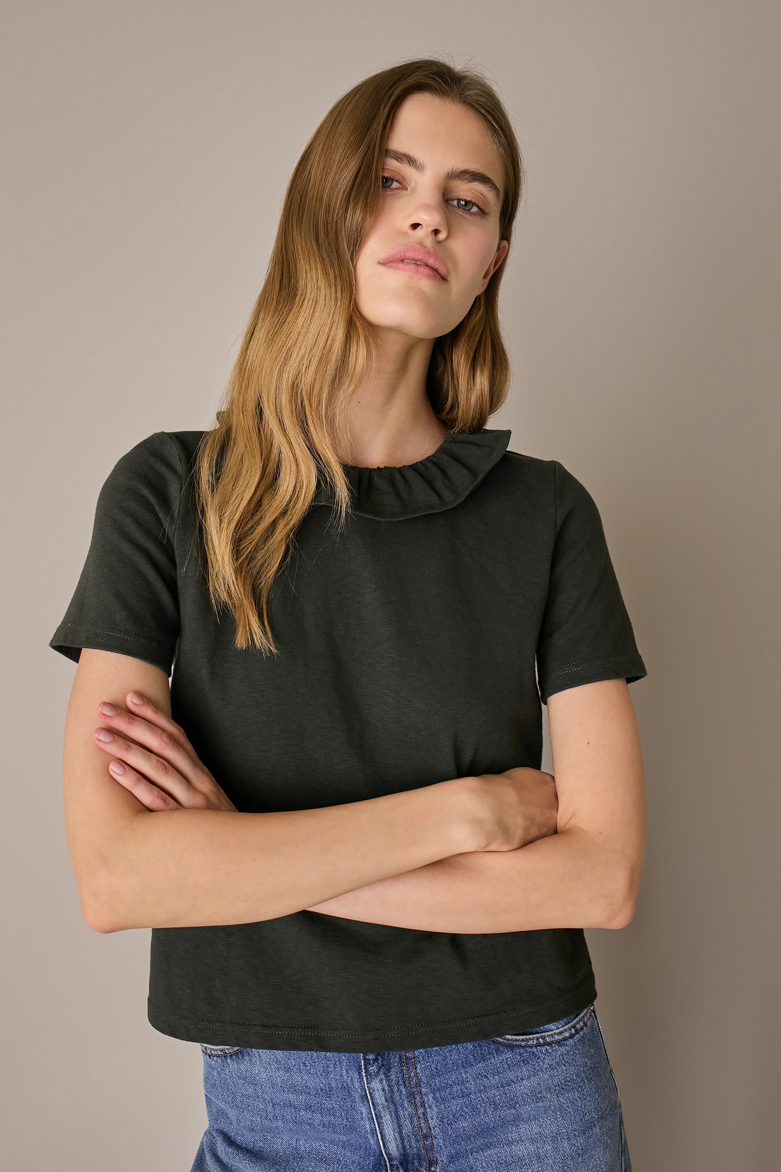 T-shirt in jersey con colletto a corolla antracite con colletto a corolla