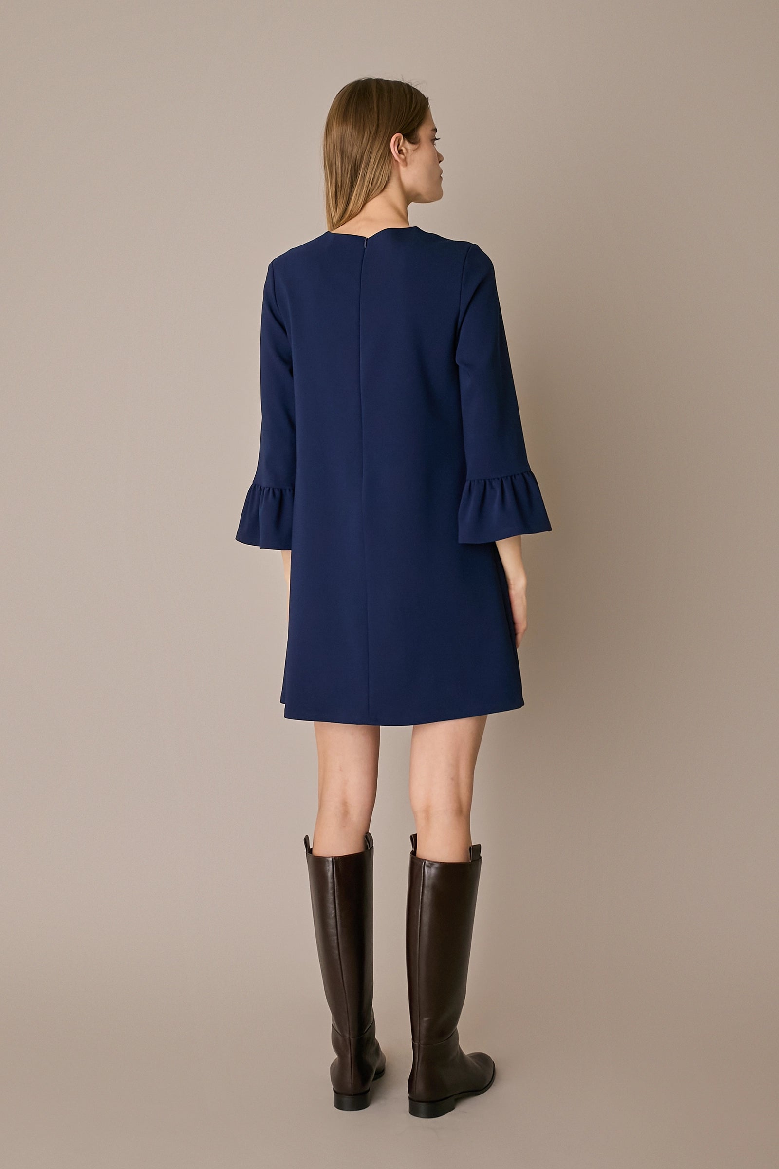 Abito in lana stretch con maniche a campanella
