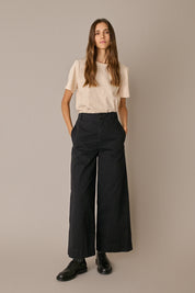 Pantaloni con tiranti in vita