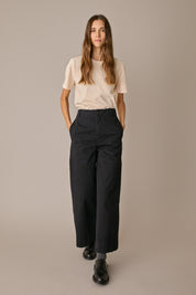 Pantaloni con tiranti in vita