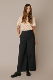 Pantaloni con tiranti in vita