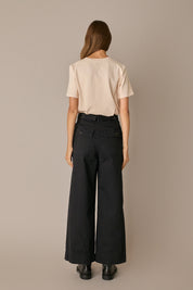 Pantaloni con tiranti in vita