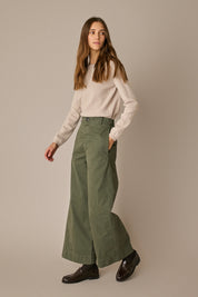 Pantaloni con tiranti in vita