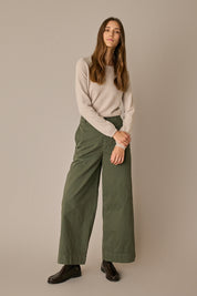 Pantaloni con tiranti in vita