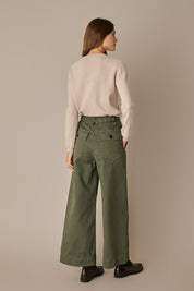 Pantaloni con tiranti in vita