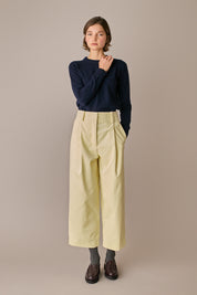 pantaloni wide-leg in velluto a coste banana, chiusura con cerniera e passanti per cintura