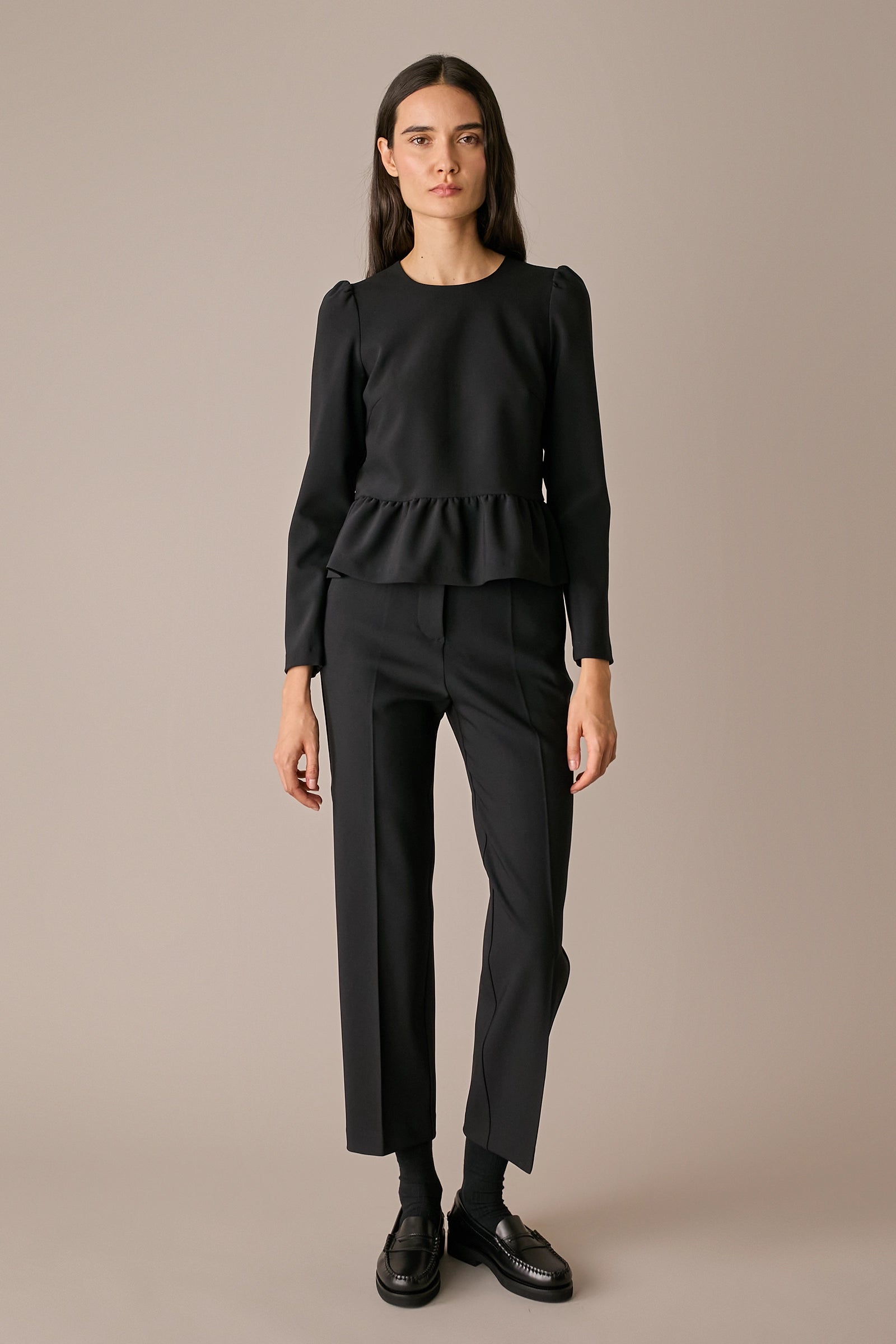 Pantaloni in lana stretch con piega