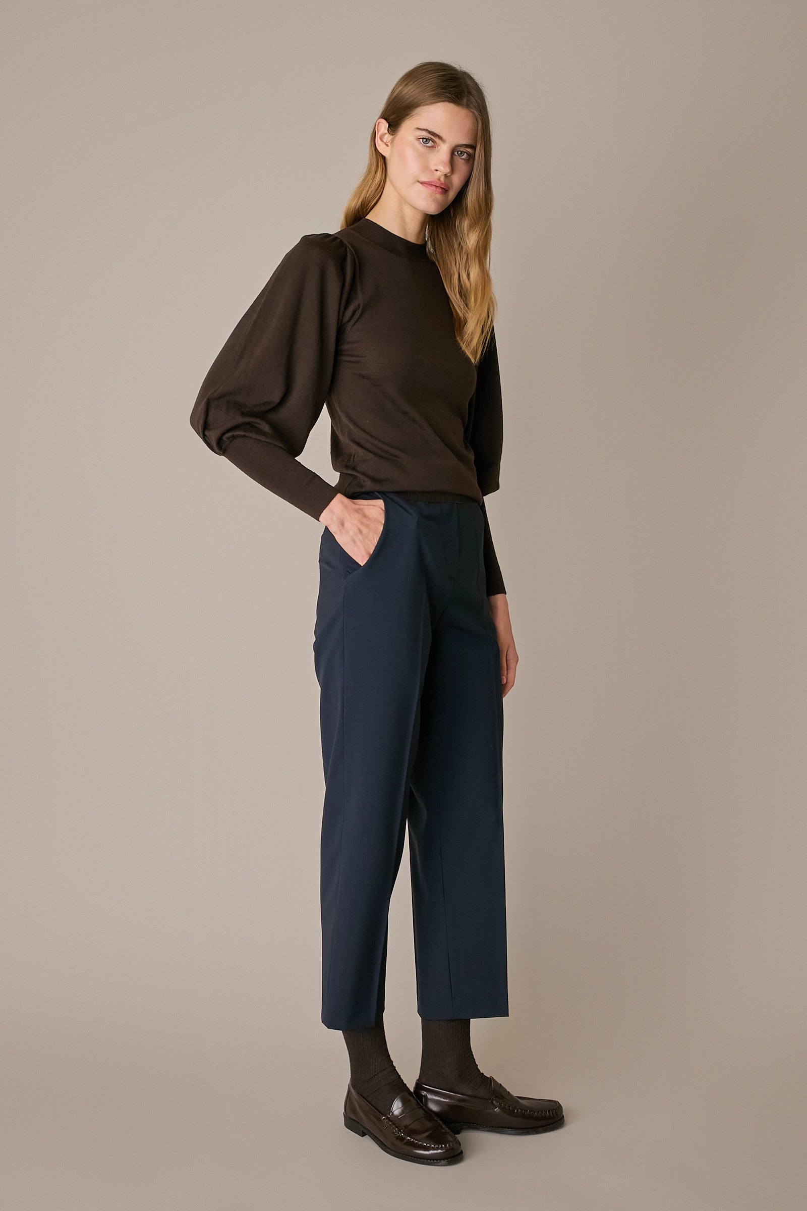 Pantaloni in lana elasticizzata con piega blu navy