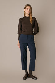 Pantaloni in lana elasticizzata con piega blu navy in lana stretch, cintura coordinata