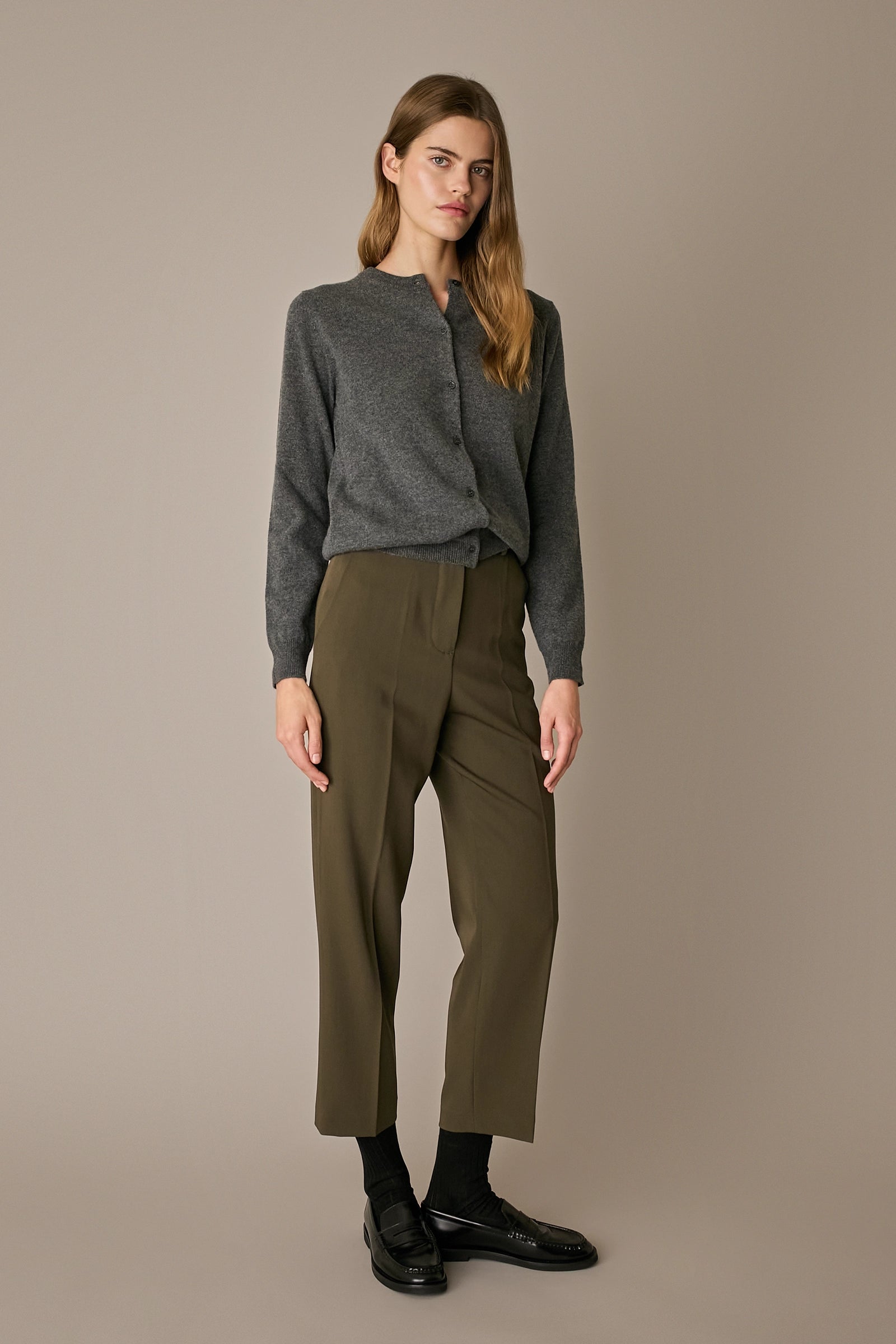 Pantaloni in lana elasticizzata con piega verde bosco, pieghe frontali in lana elasticizzata
