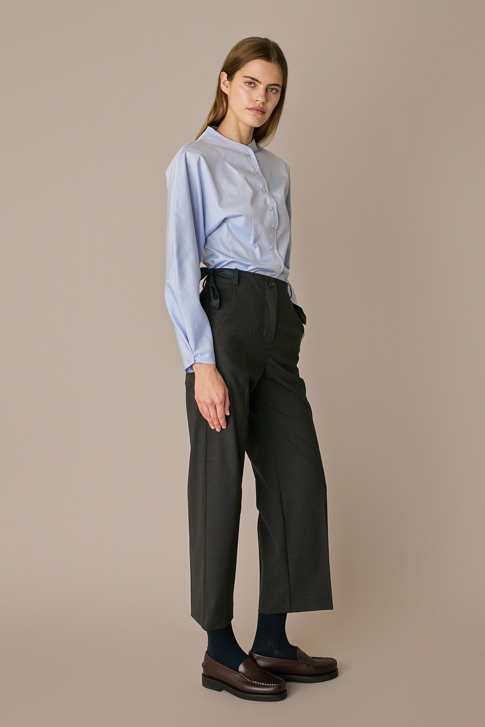 Pantaloni in lana con fiocchi in seta