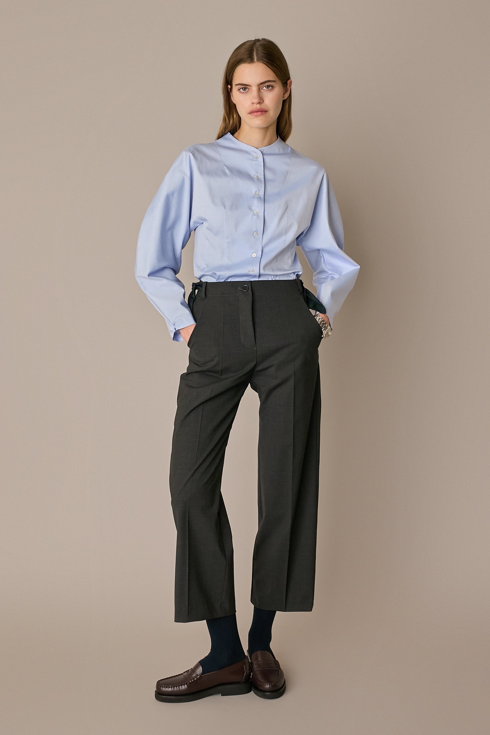 Pantaloni in lana con fiocchi in seta