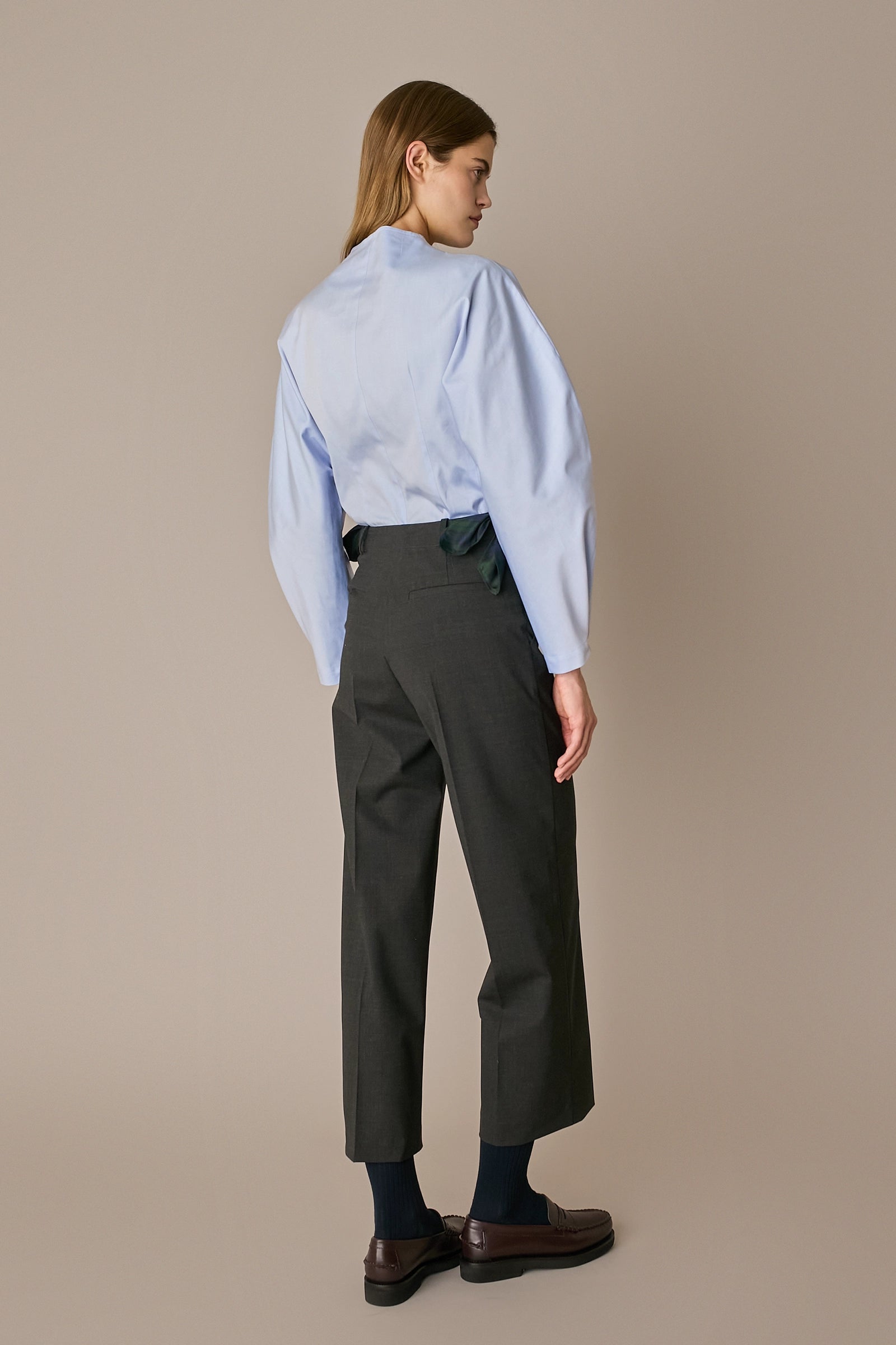 Pantaloni in lana con fiocchi in seta