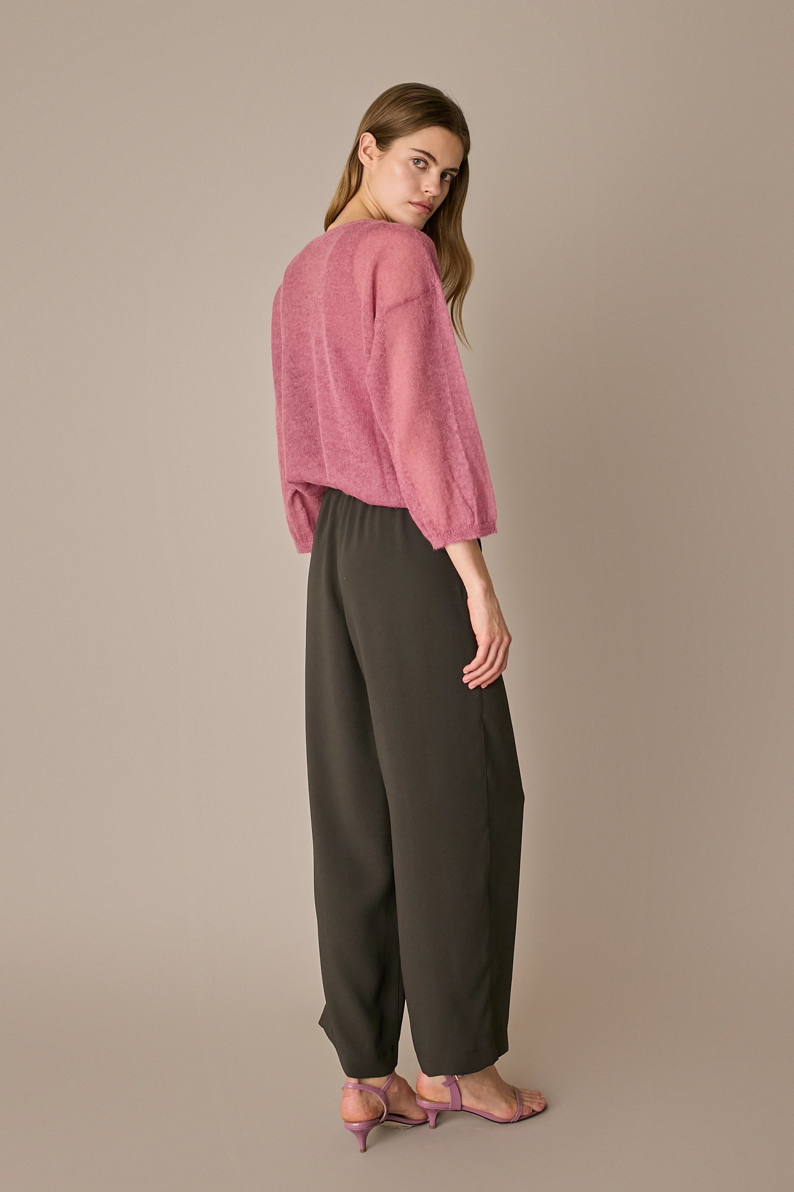 Pantaloni fluidi con elastico in vita