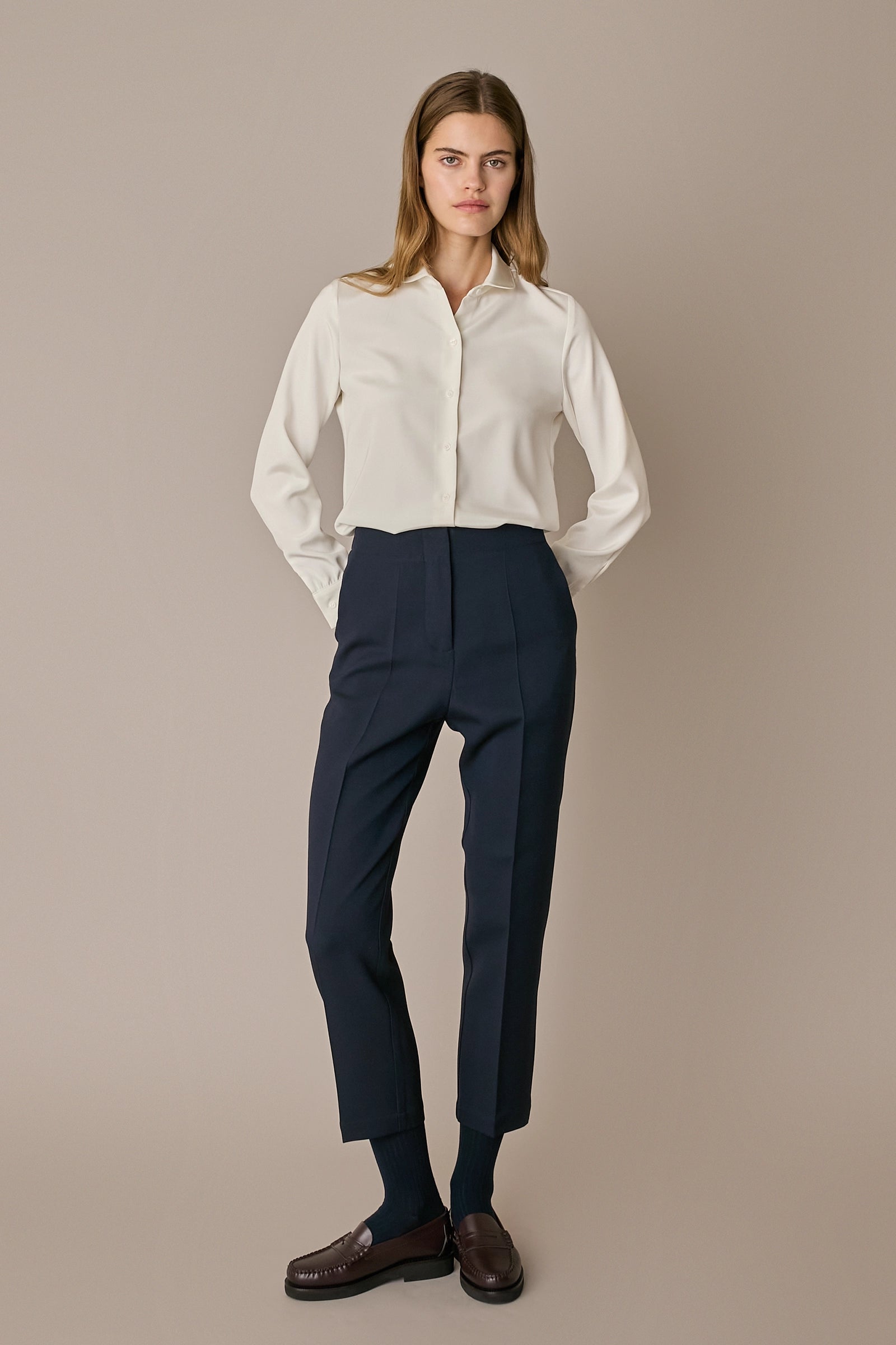 Pantaloni con piega in lana e seta