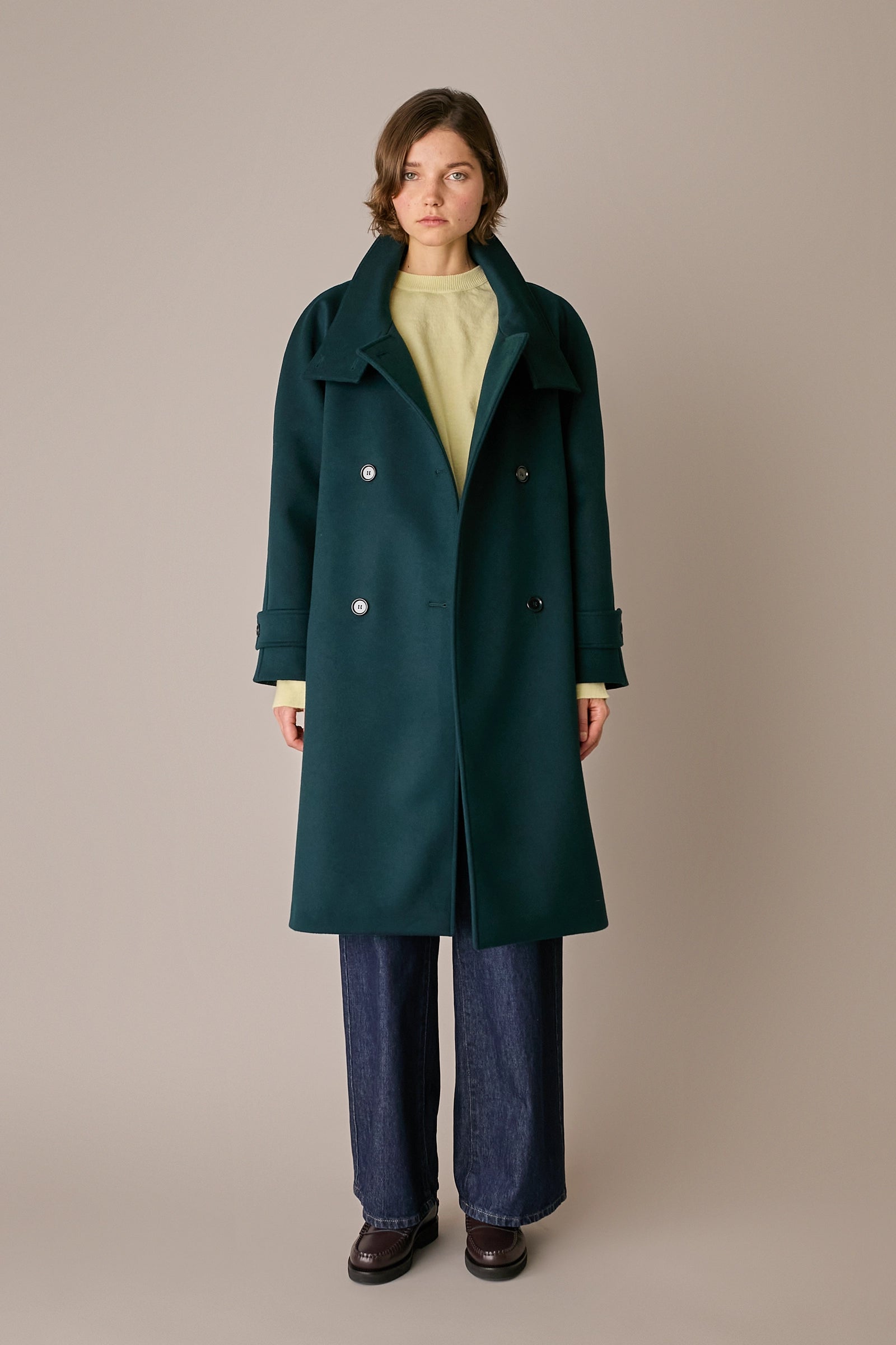 Cappotto con collo alto in lana e cashmere verde scuro, collo a imbuto in lana e cashmere