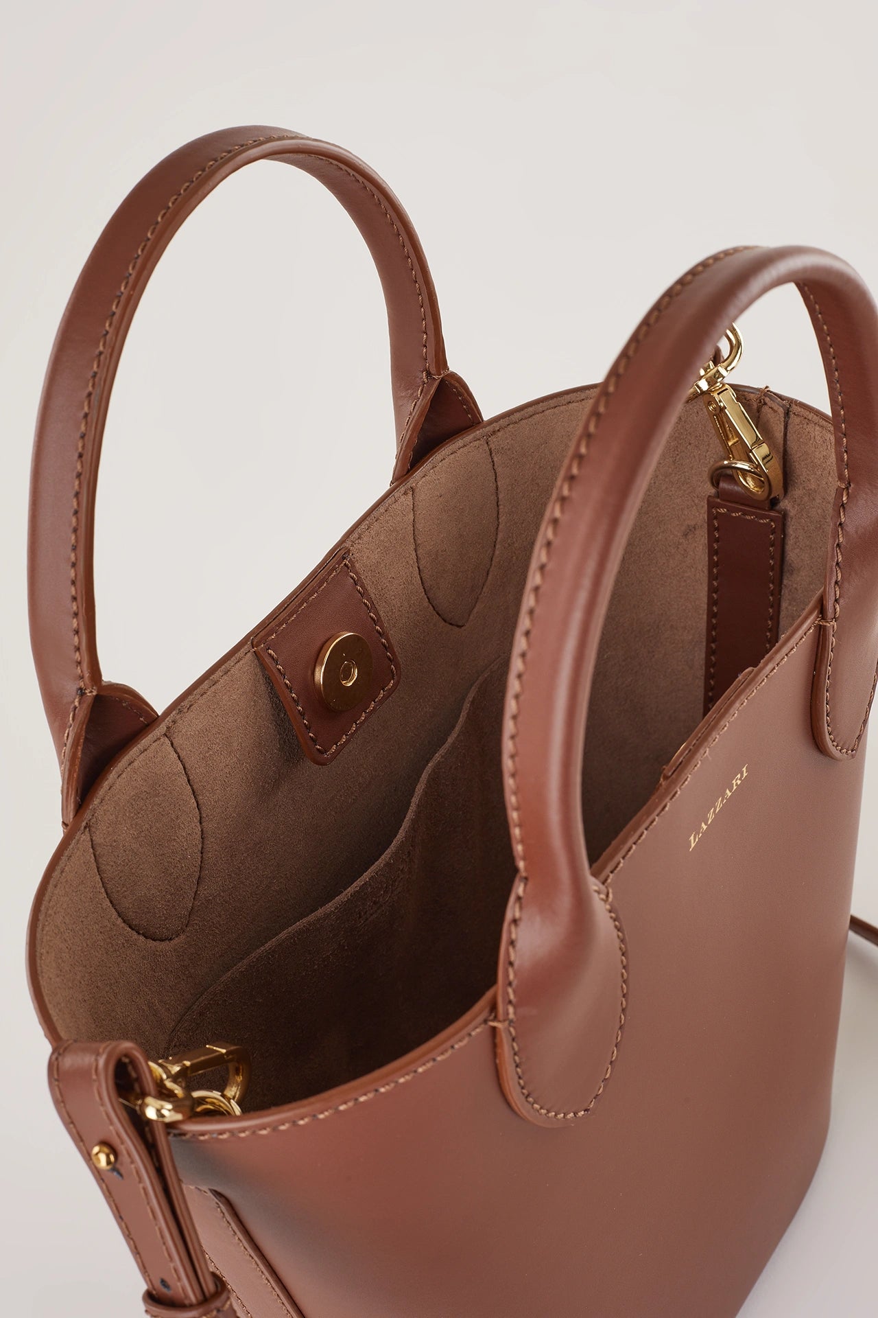 Bucket bag with detachable strap