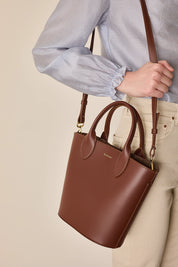 Bucket bag with detachable strap