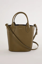 Bucket bag with detachable strap
