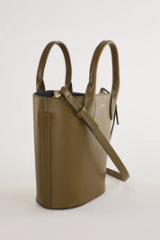 Bucket bag with detachable strap
