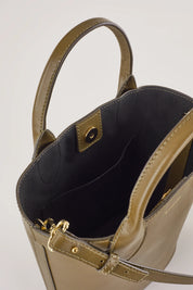 Bucket bag with detachable strap